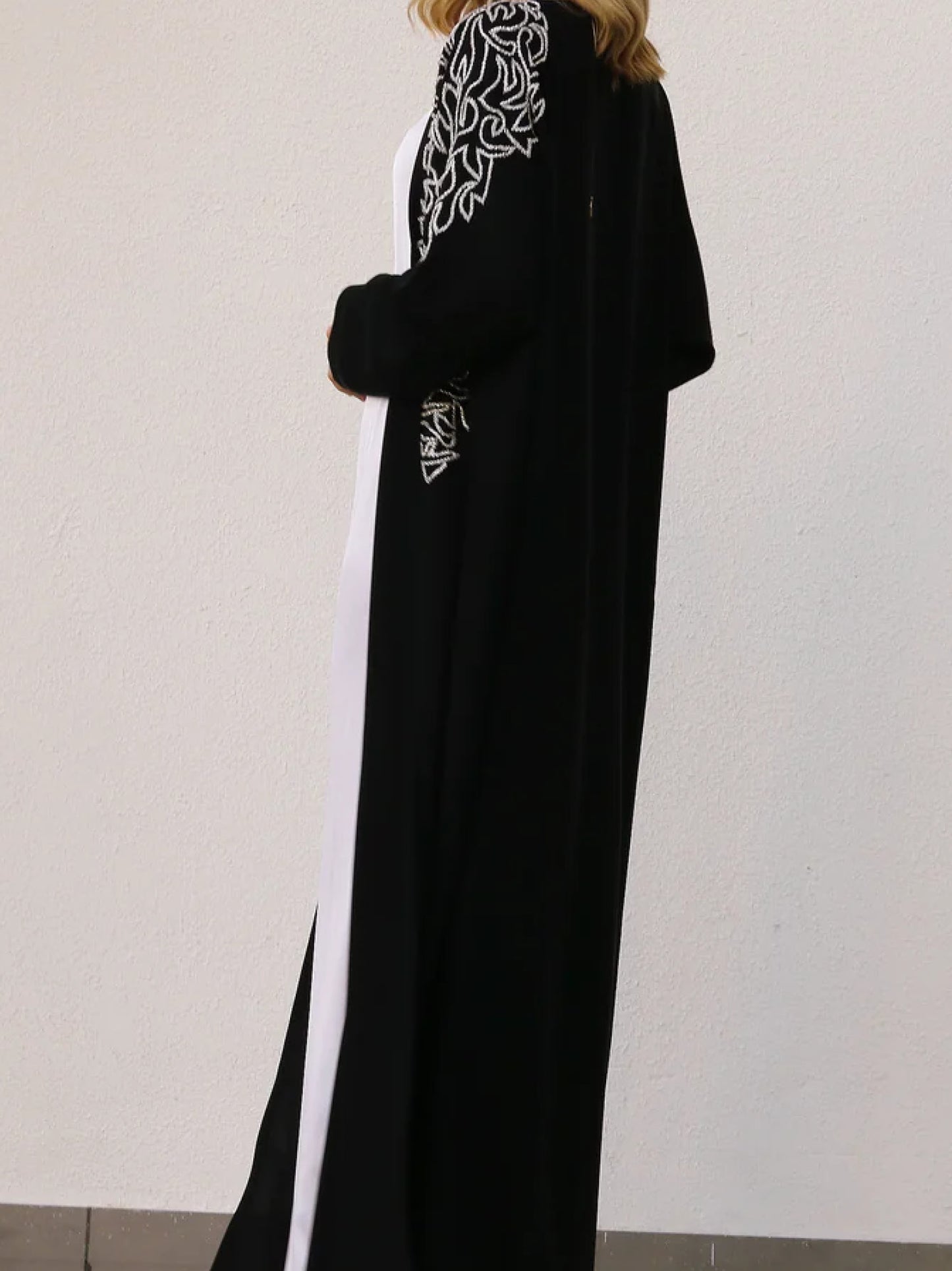 Elegant Handwork Mosaic Abaya - Perfect Blend of Tradition and Style